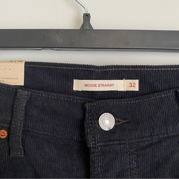 NWT Levi's Wedgie Straight Leg Button Fly Corduroy Jeans Pants Cords Soft Black - Picture 8 of 8